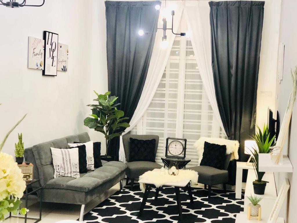 Villa Pool Kepala Batas Kampong Hilir  Dış mekan fotoğraf